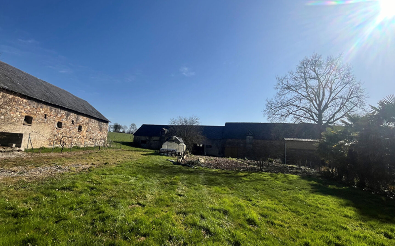
Acigné, à moins de 2 km du bourg, Corps de ferme a rénover et bâtiments
 - Photo 3