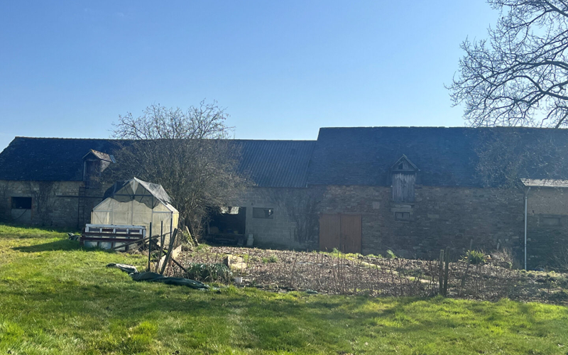 
Acigné, à moins de 2 km du bourg, Corps de ferme a rénover et bâtiments
 - Photo 4