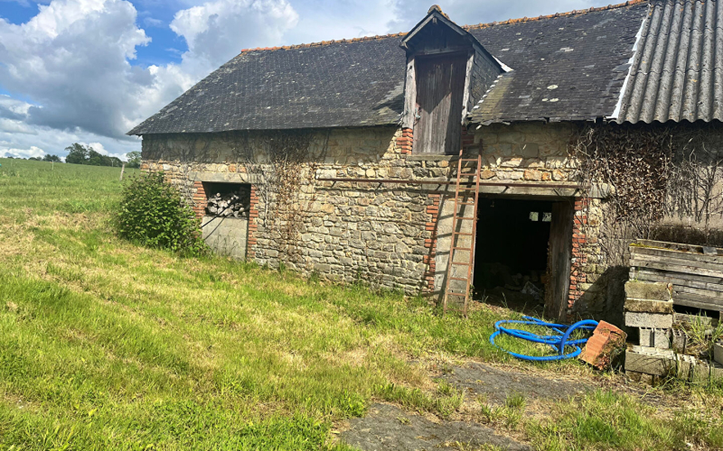 
Acigné, à moins de 2 km du bourg, Corps de ferme a rénover et bâtiments
 - Photo 5