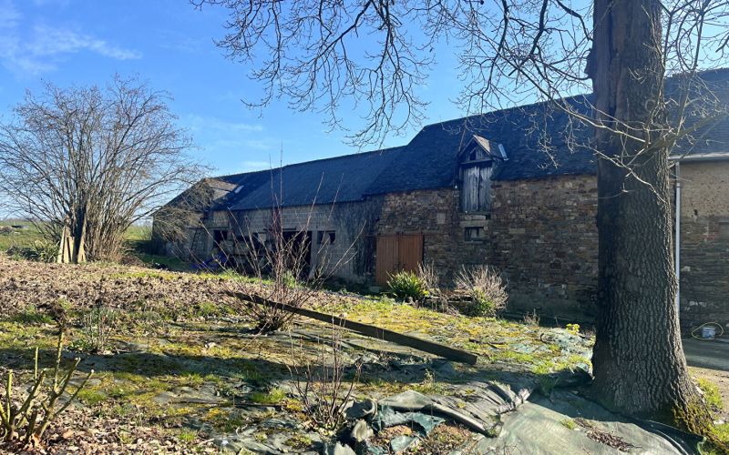 
Acigné, à moins de 2 km du bourg, Corps de ferme a rénover et bâtiments
 - Photo 9