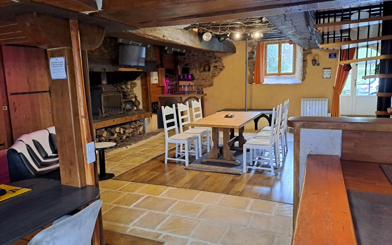 
Maison atypique de 177m²  entre Saint Aubin du Cormier et Mecé !
 - Photo 2